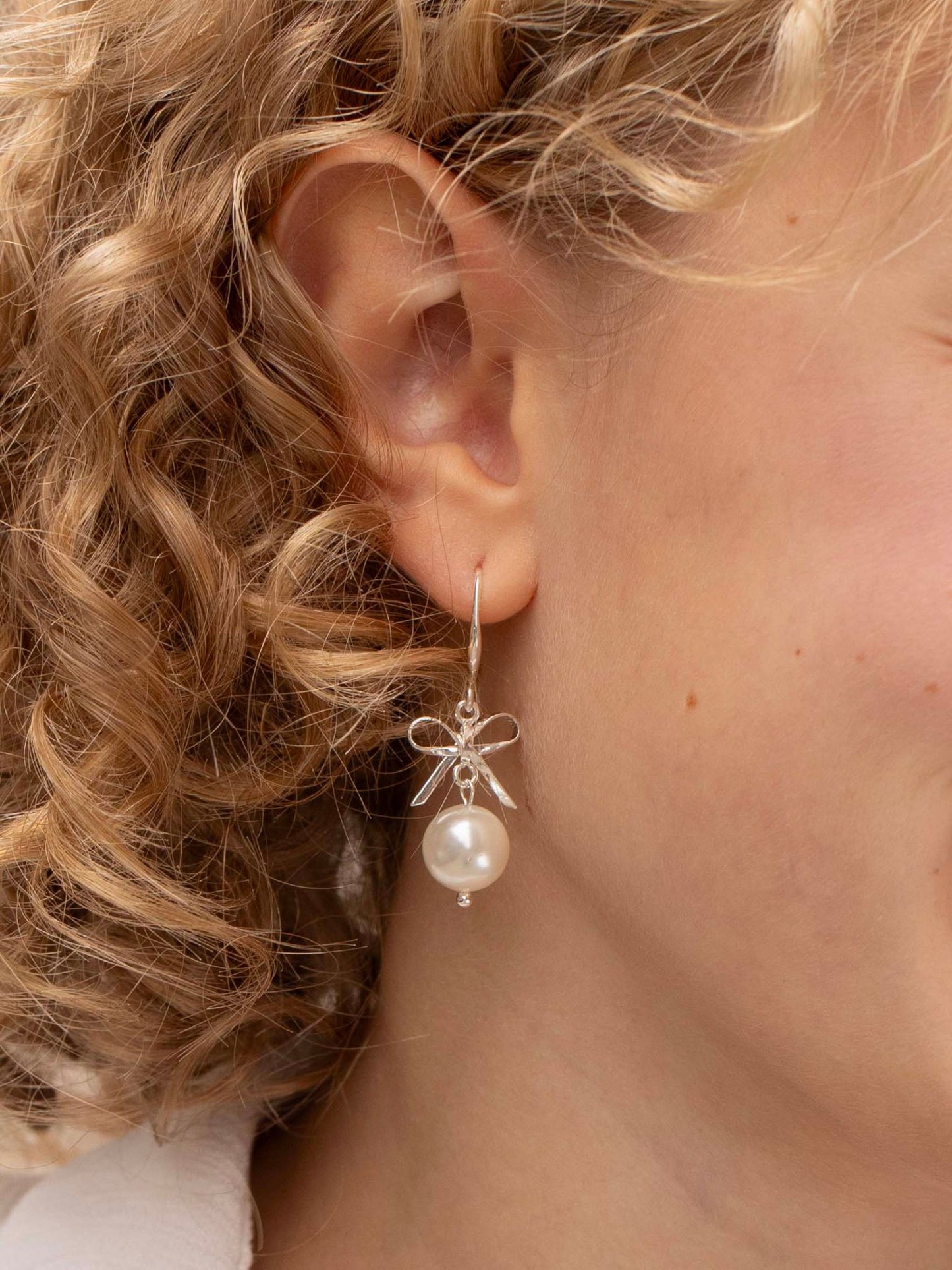 Ellie Bow Örhänge Silver - Silver