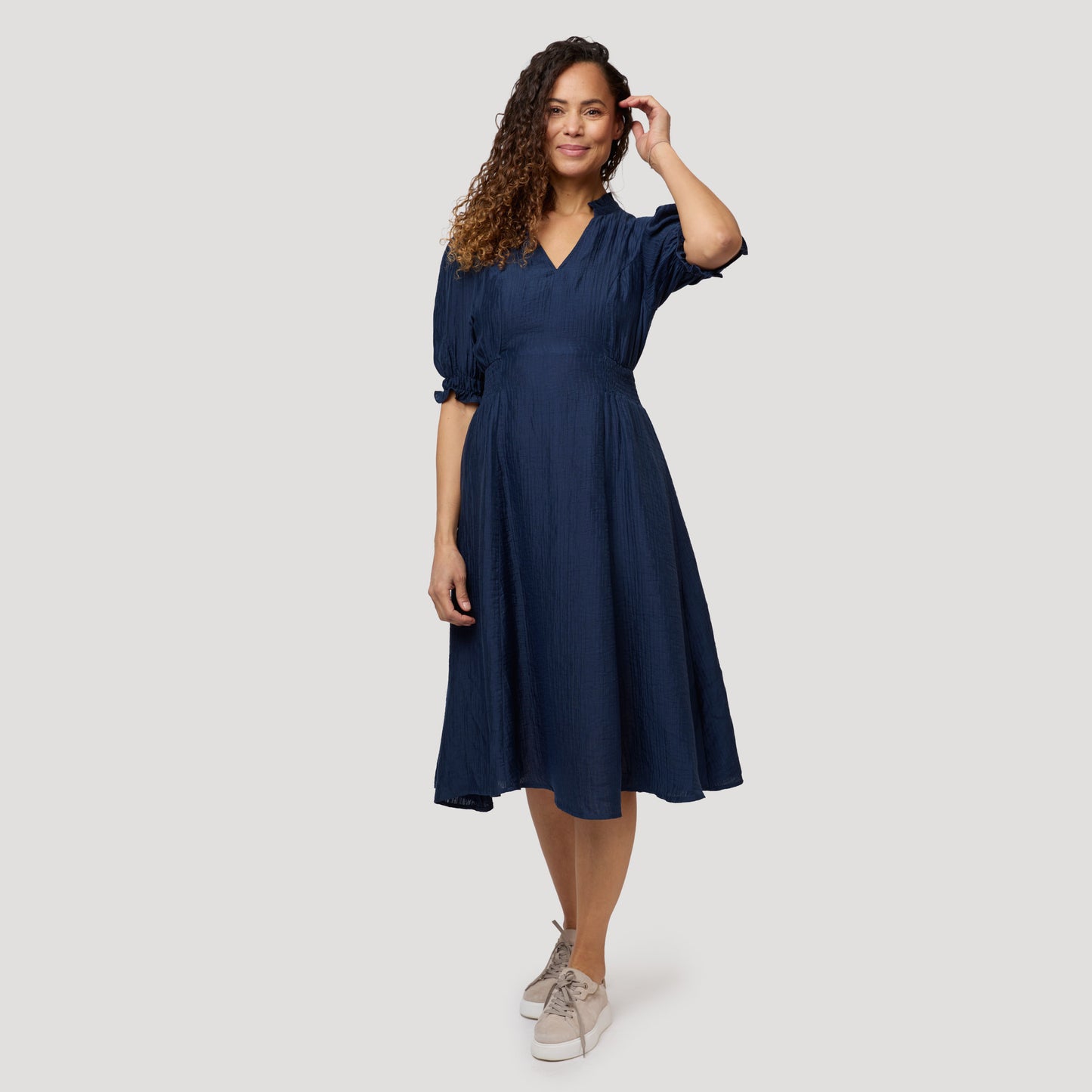 Ljuvlig mörkblå klänning