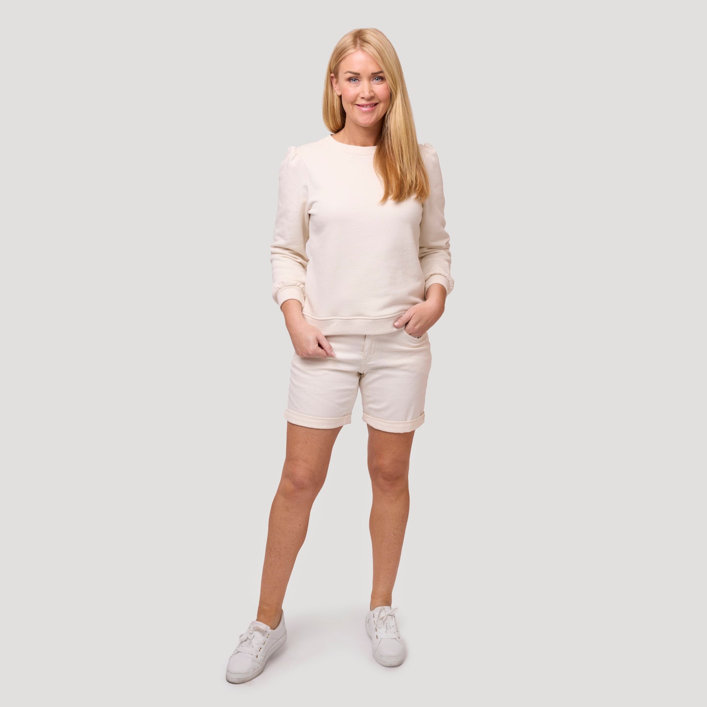 Sävy sävyyn puseron ja shortsien kanssa