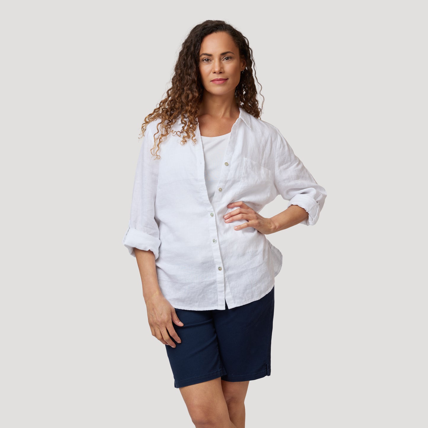 Kritvitt till mörkblåa cityshorts