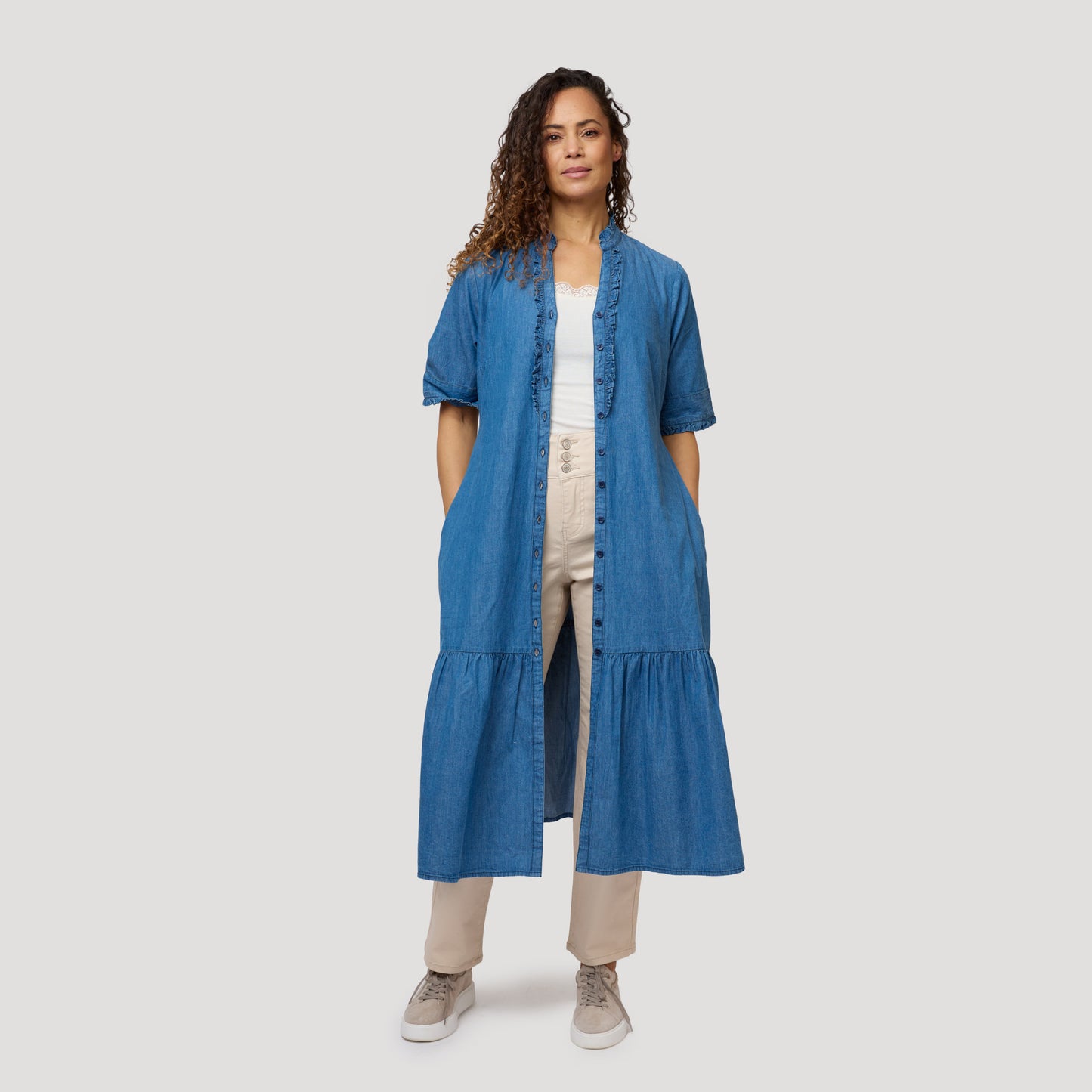 Avoin farkkumekko vaalean alaosan kanssa