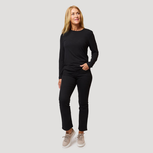 Svart topp med lång ärm till svarta jeans
