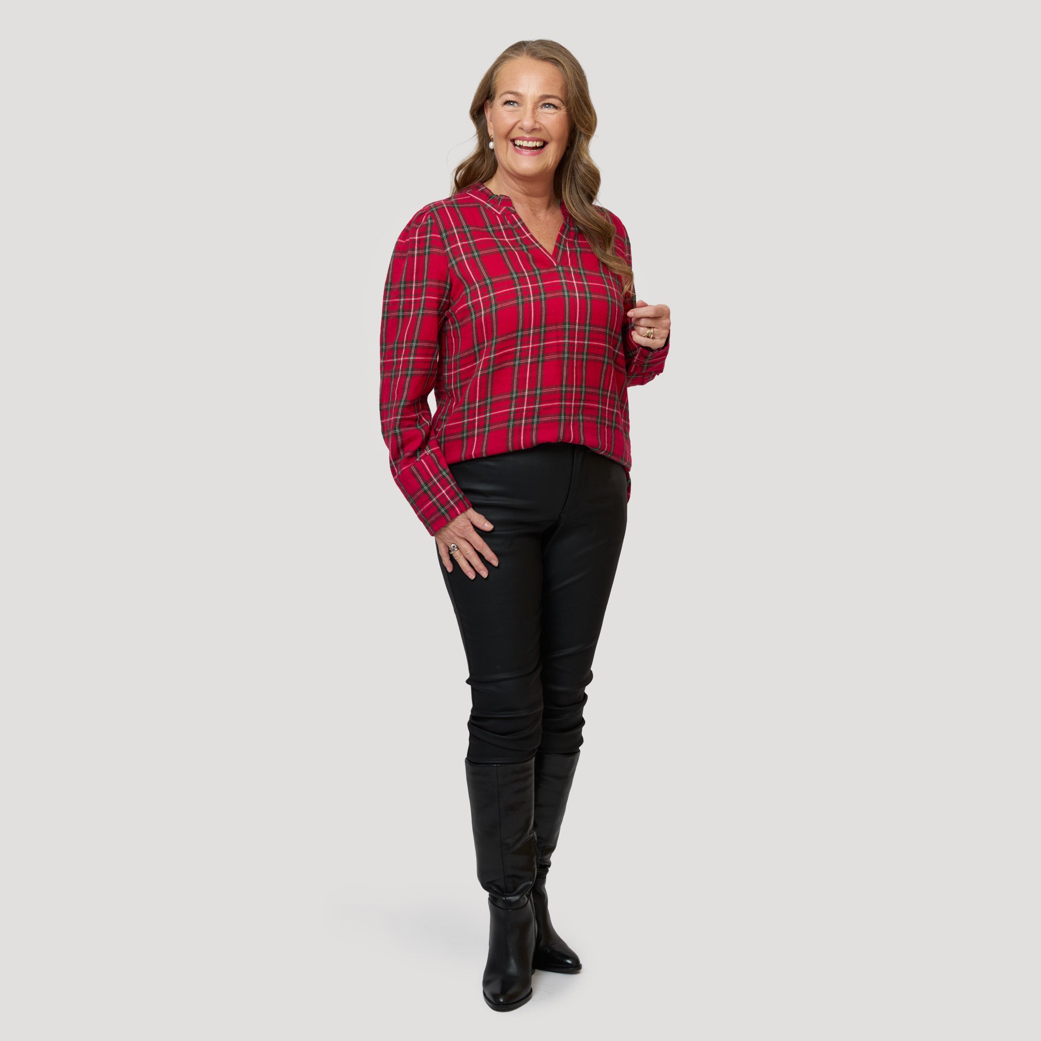 Rödrutig julblus till vaxade svarta jeans