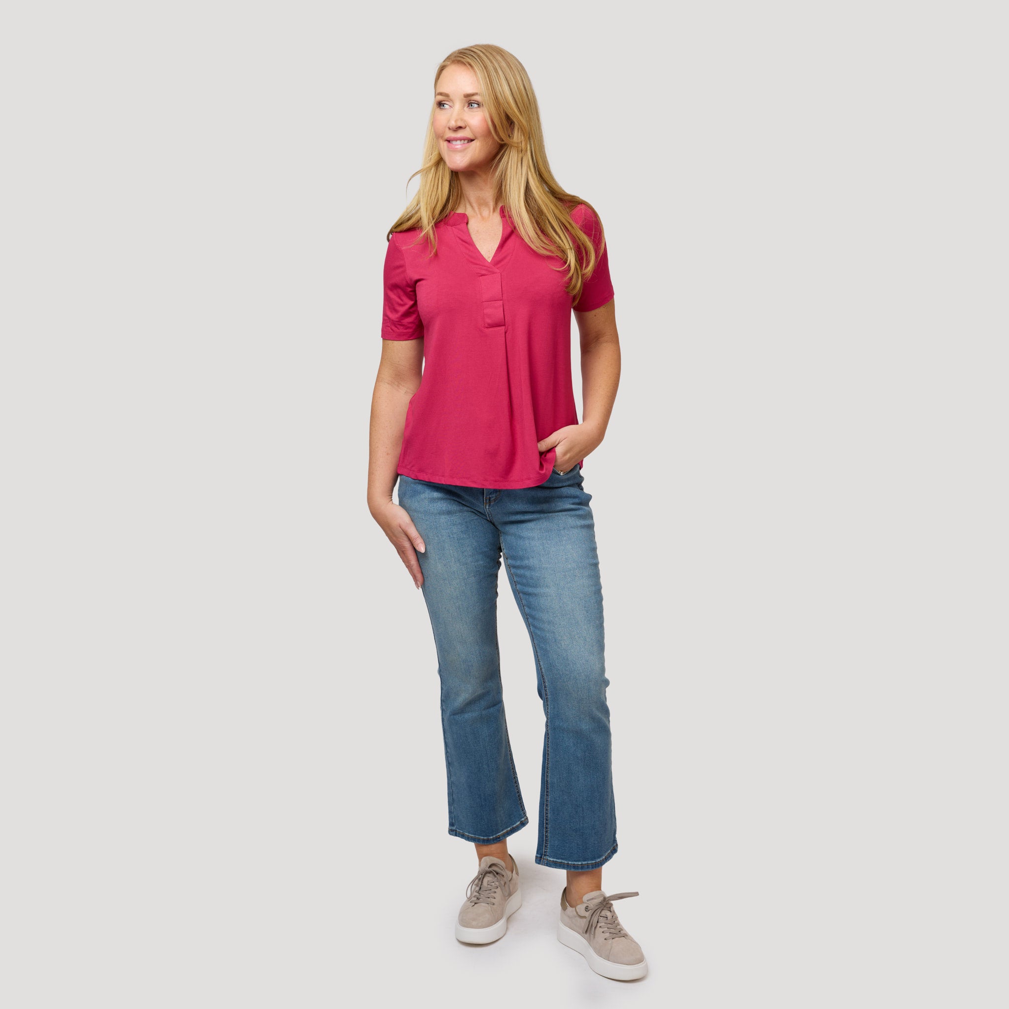 Topp i hallonrosa till blå jeans