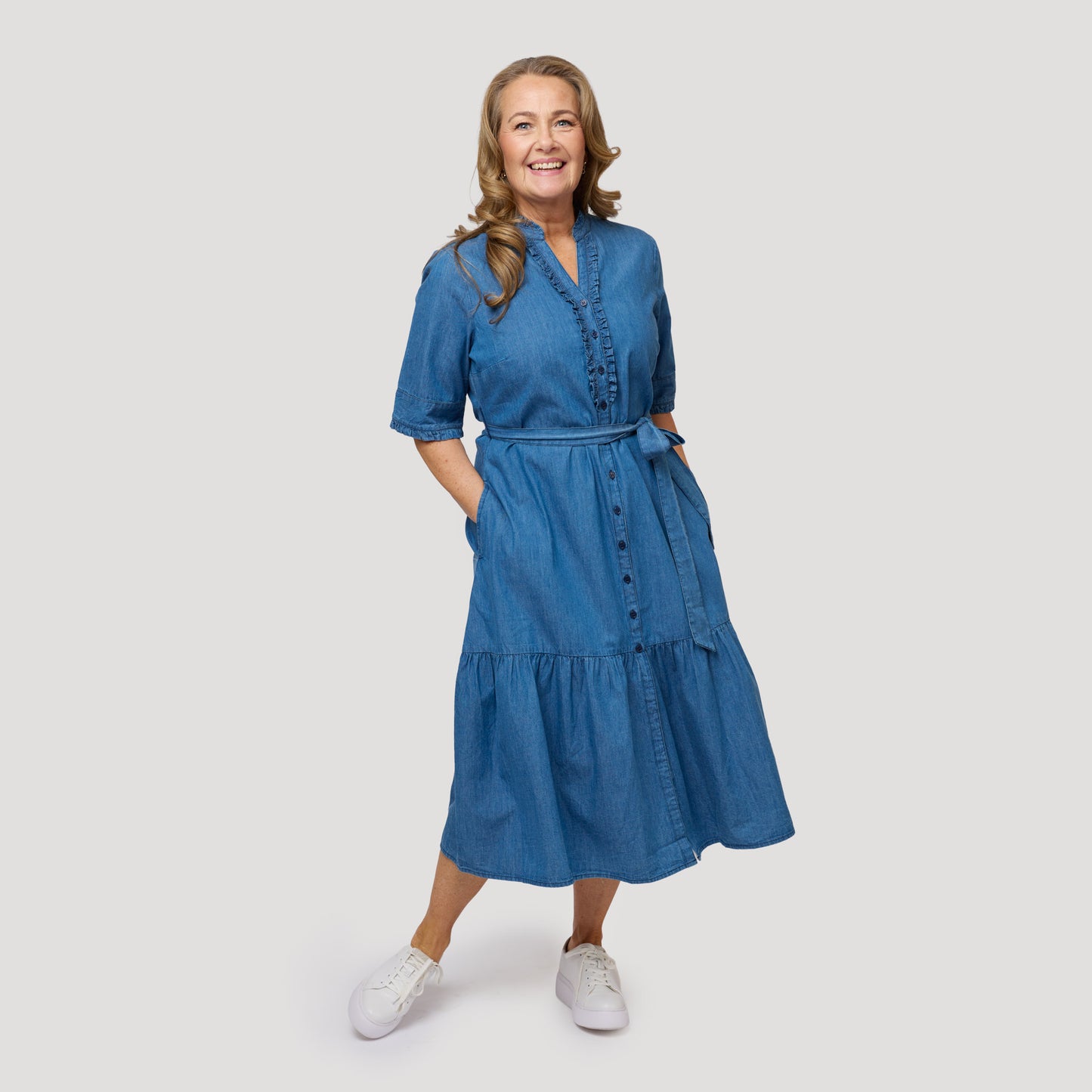 Farkkumekko röyhelöhelmalla