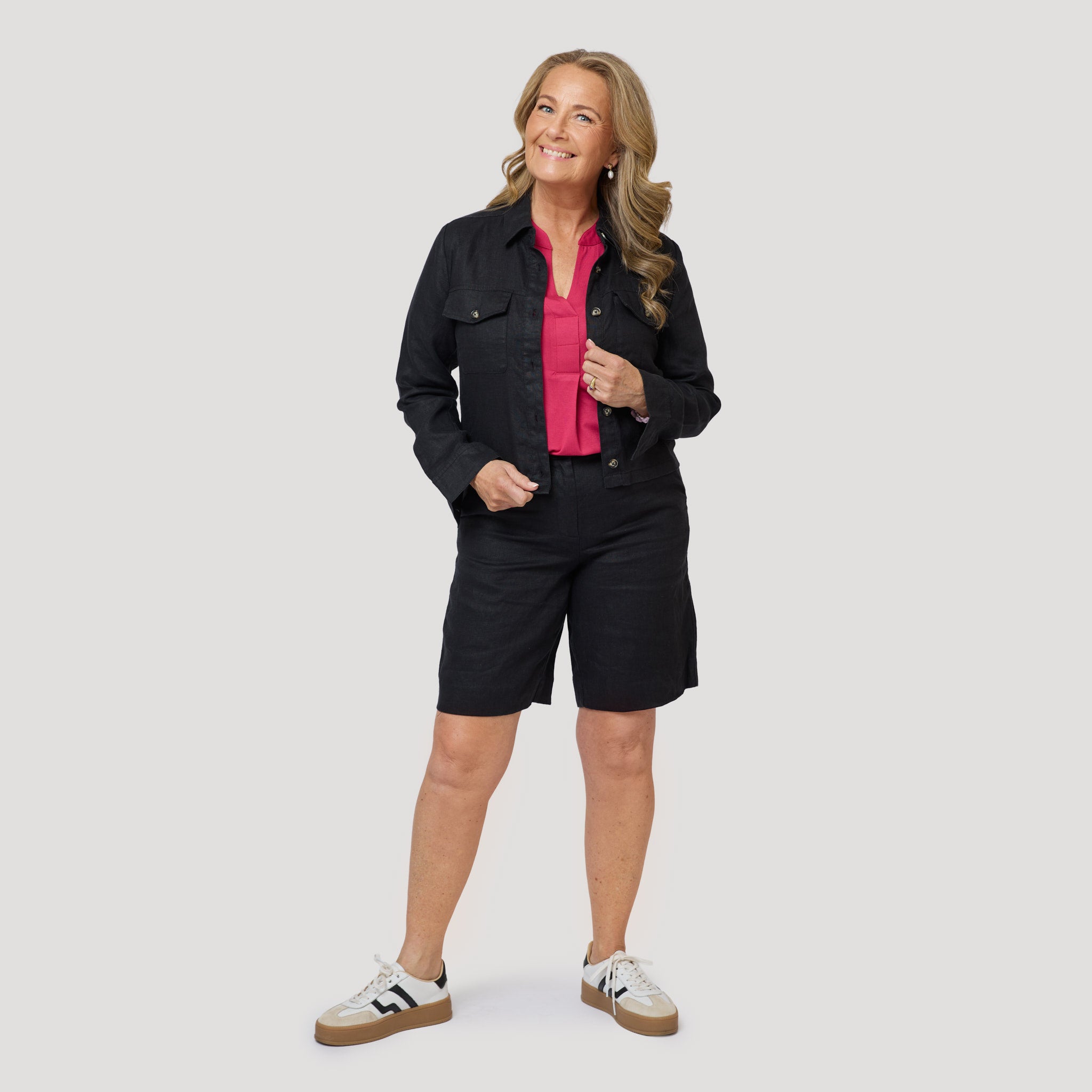 Svart linne till hallonröd topp