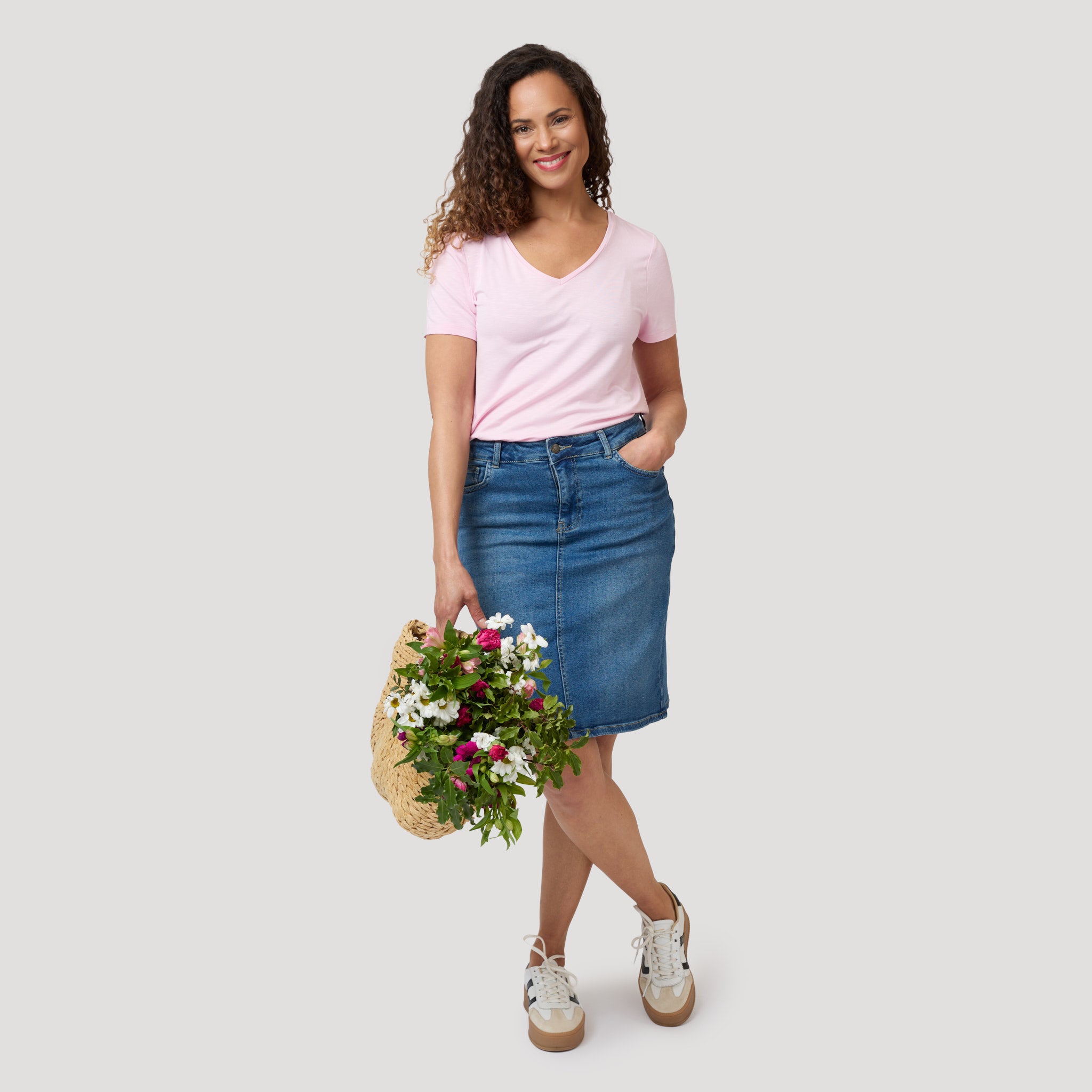 Rosa topp och jeanskjol