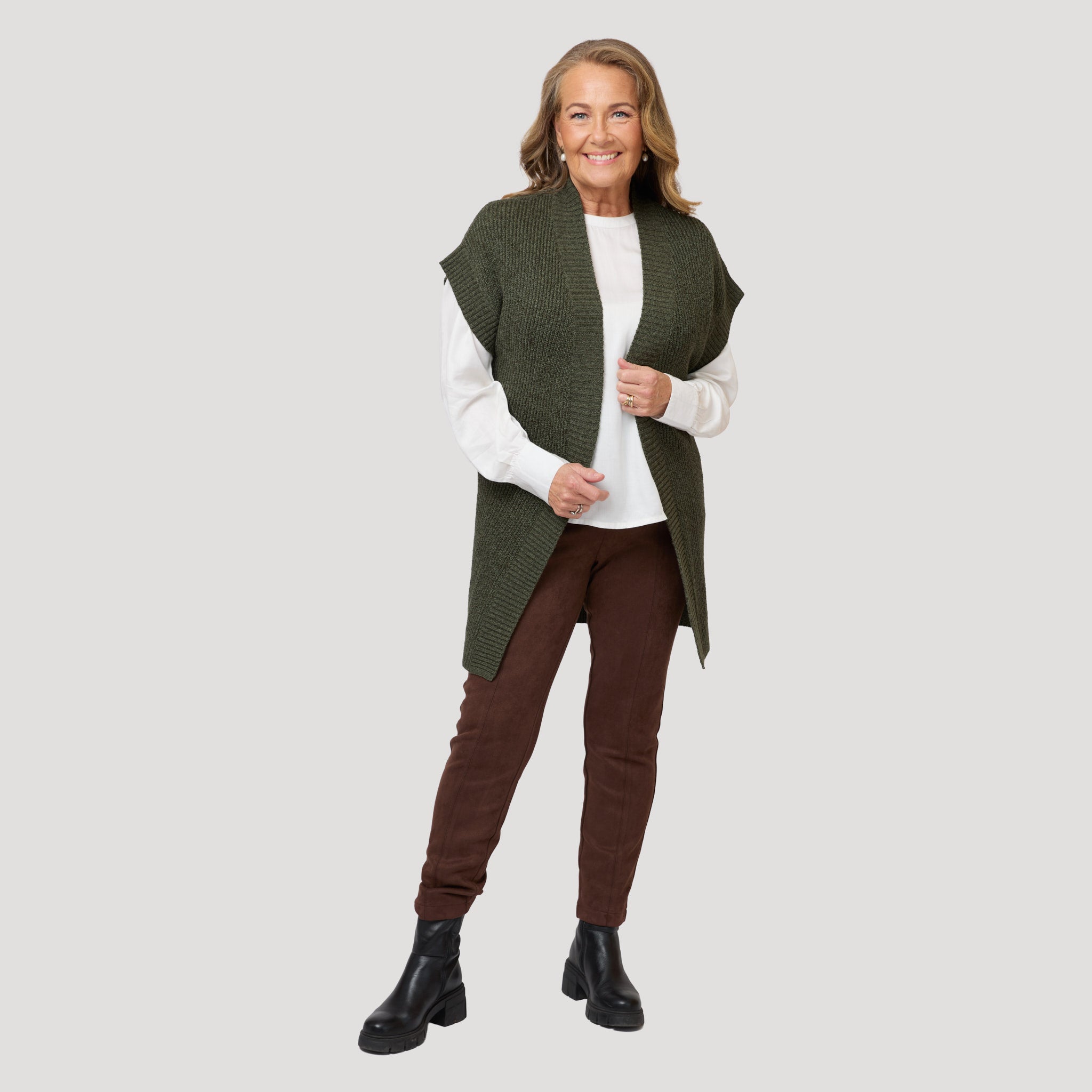 Öppen grön cardigan till byxor i mocka