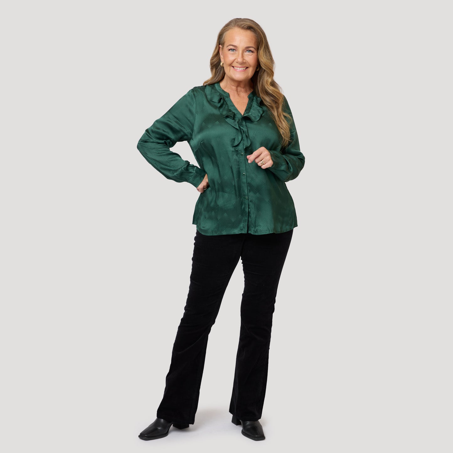 Blus i grönt till sammetsbyxa