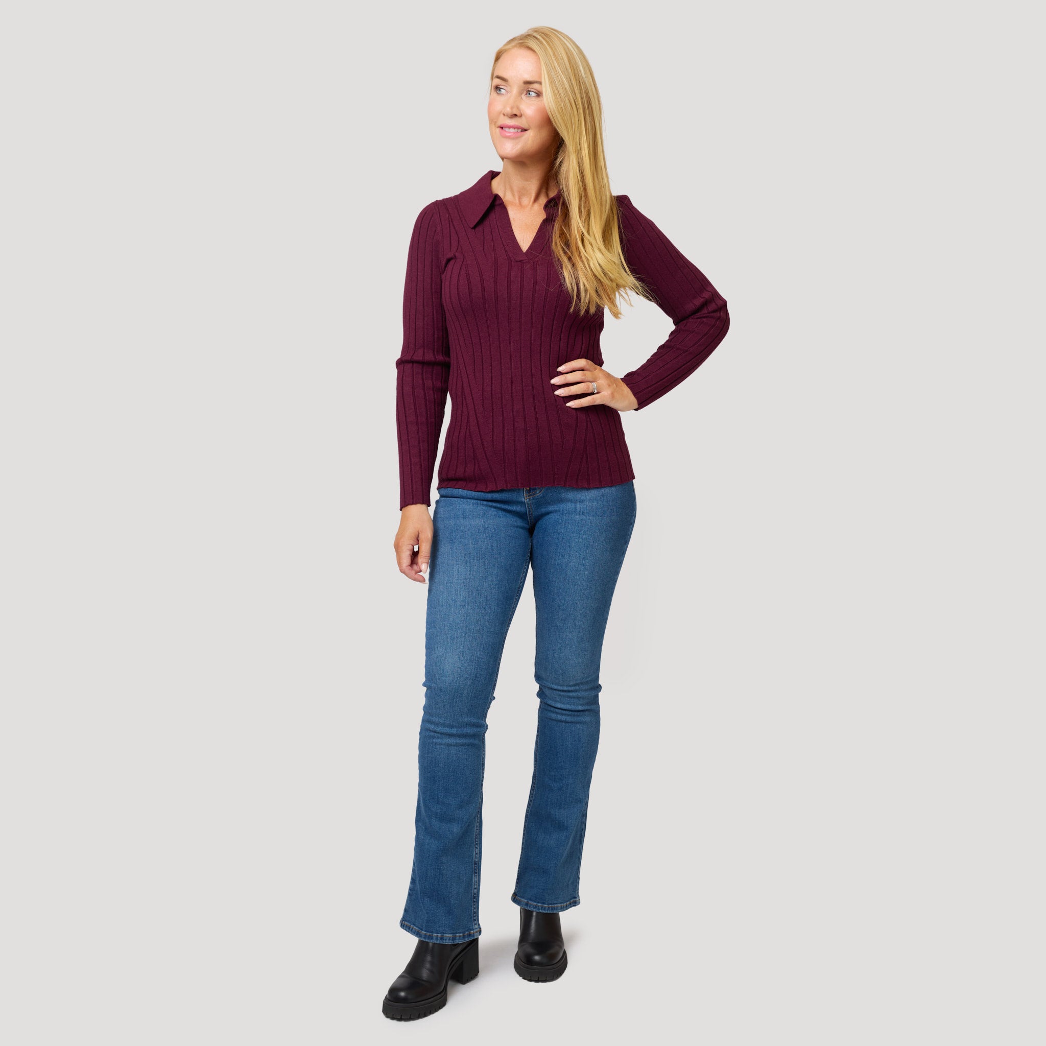 Tröja i vinrött till jeans