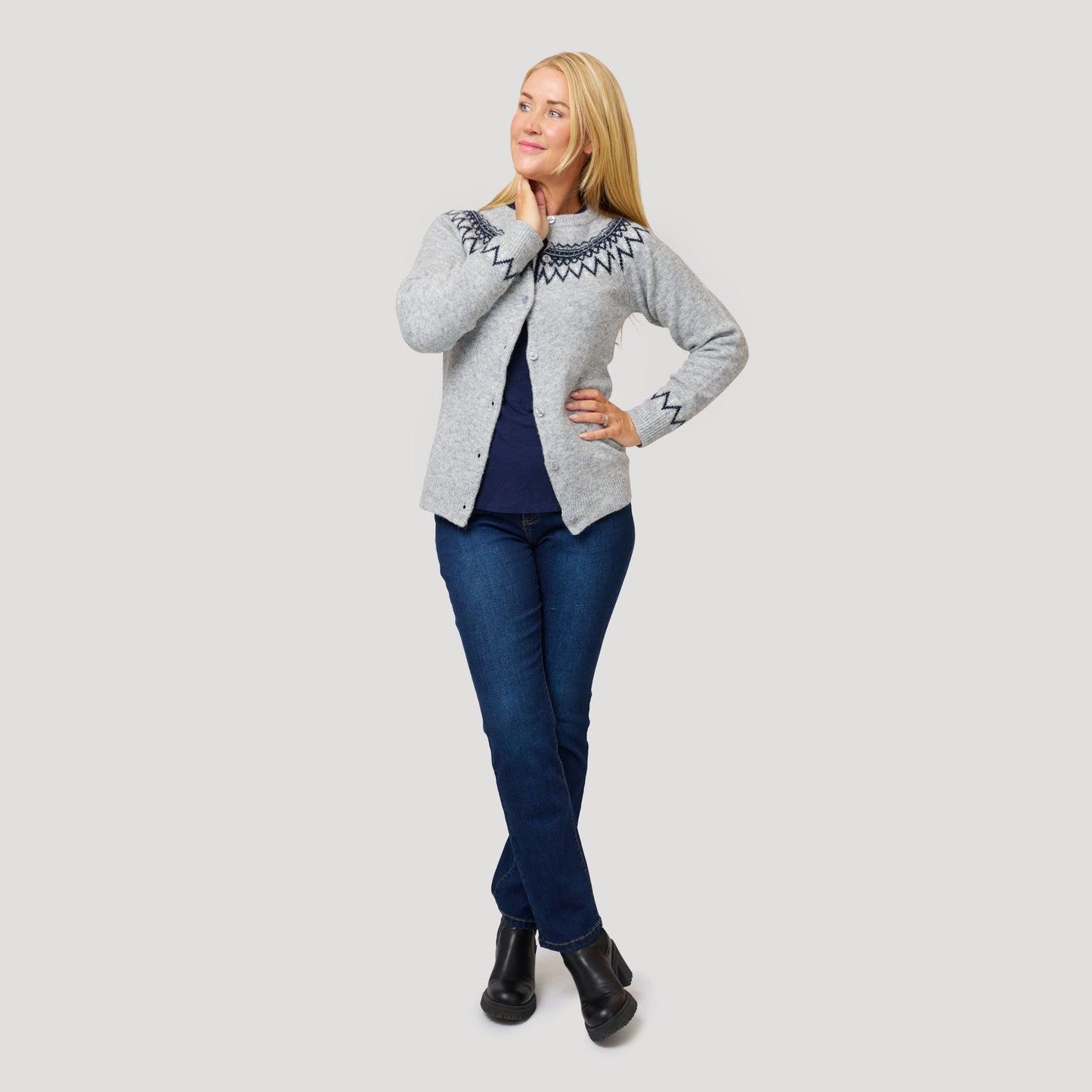 Grå vacker kofta till jeans