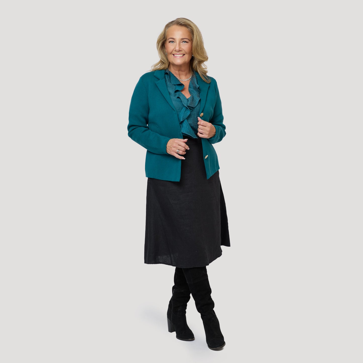Blus med volang under cardigan i petrol
