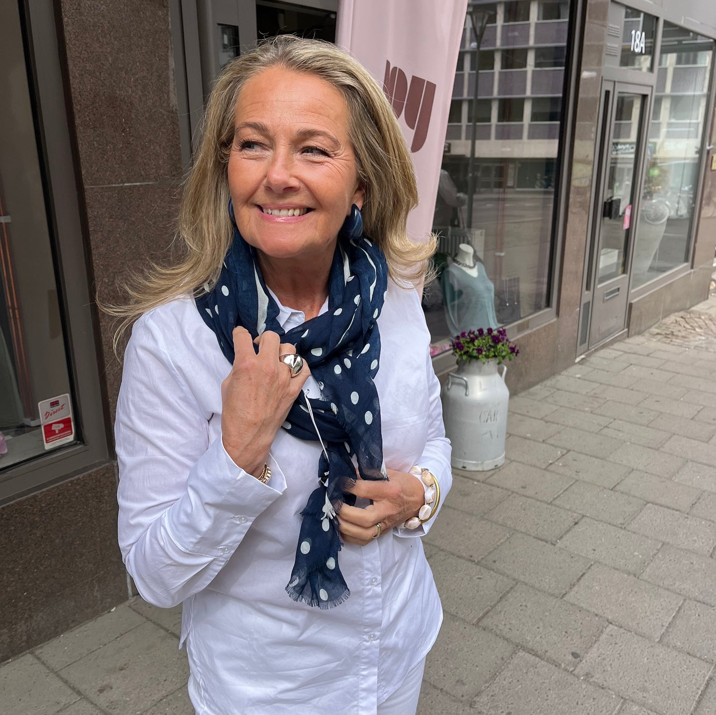Sally scarf - Mörkblå prick