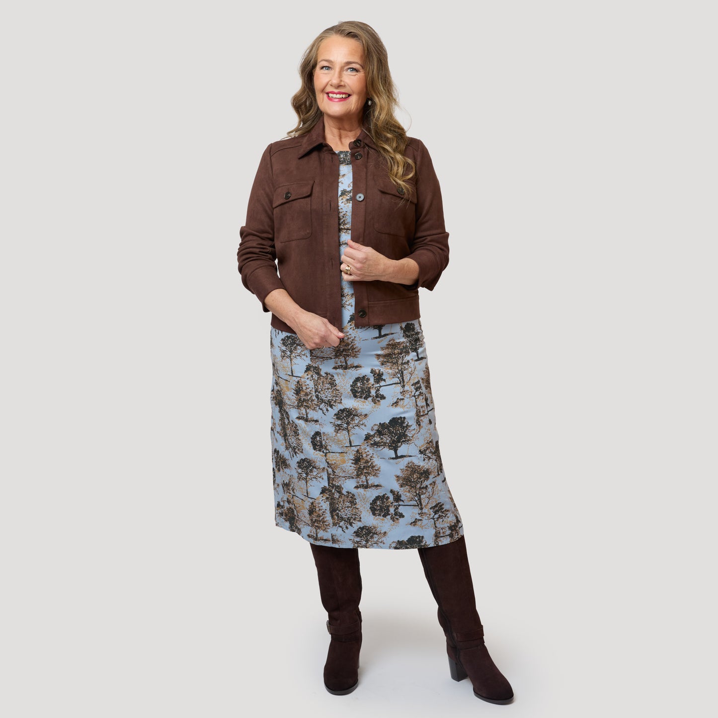 Kaunis mekko mokkatakin kanssa